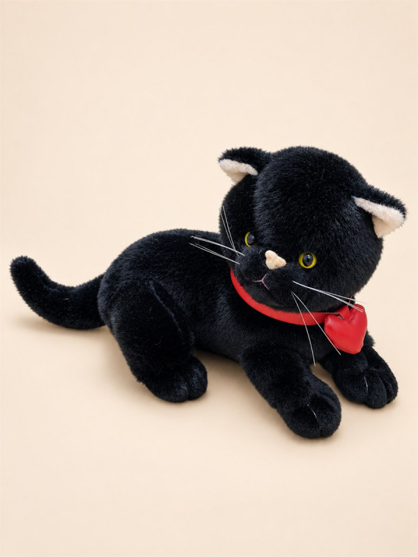 Кот лежит с ошейником 35см